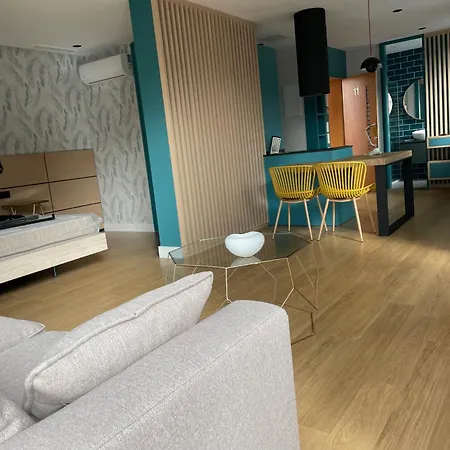 Luxury Loft With Terrace Apartment *
